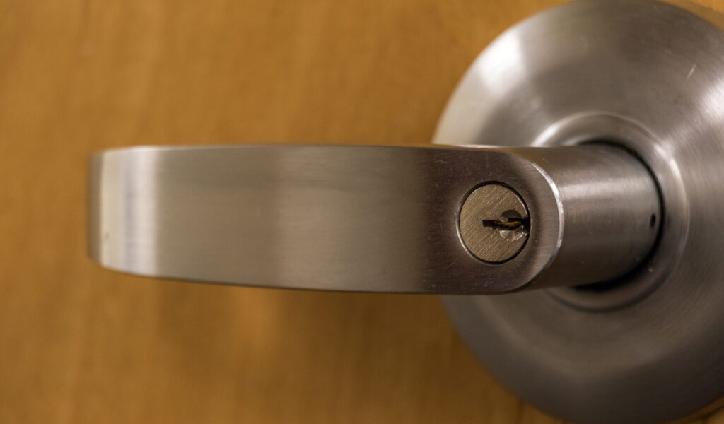 Porte forcée Dijon après cambriolage – remplacement de serrure